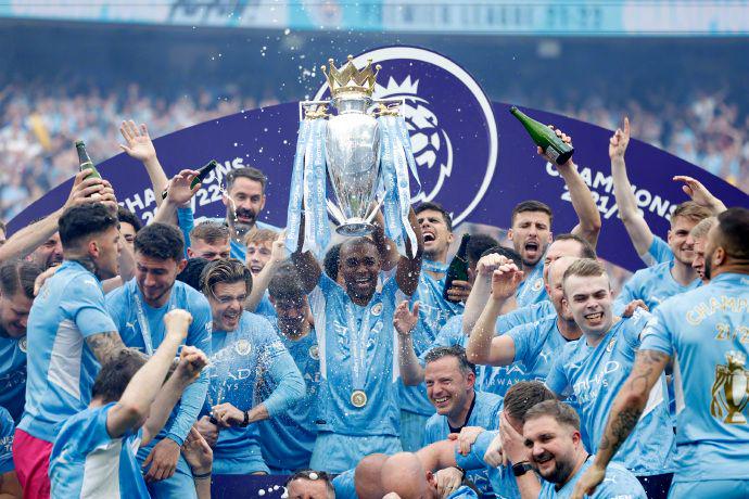 足球周刊：重返国足是刘若钒的愿望，殷切期待完成A级赛首秀（足球周刊：刘若钒盼回归国足，渴望迎来A级赛首秀）