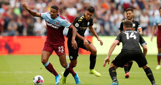 半场战报：莱切2-0都灵，班达建功，拉萨纳-库利巴利破门（半场速递：莱切2-0领先都灵，班达与拉萨纳-库利巴利各入一球）