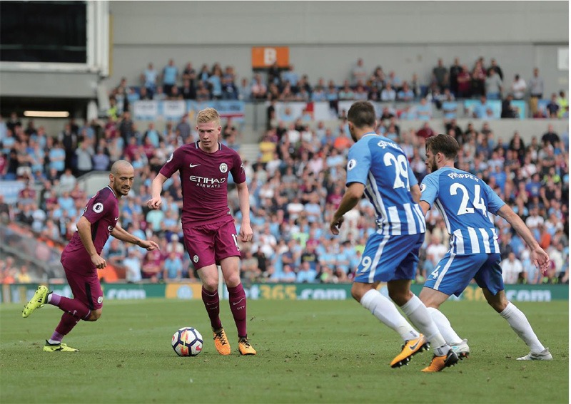 足球队员饮食与恢复计划（足球运动员营养与恢复方案）