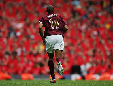 在空中直上直下：福法纳对阵巴萨个人集锦（腾空制霸：福法纳对阵巴萨高光时刻）