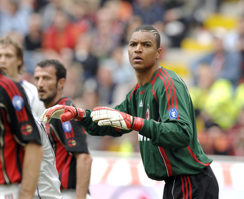 德甲战报：基尼洛斯1射1传，奥格斯堡2-0战胜勒沃库森（德甲：基尼洛斯传射建功，奥格斯堡2-0击败勒沃库森）