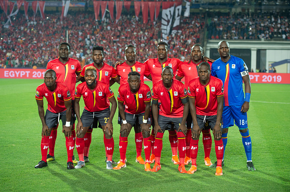 替补球员关键铲断破坏对手攻势（替补奇兵关键一铲瓦解对手进攻）