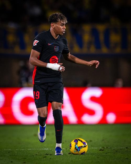 官方：蔚山球员李东炅当选2025年K1联赛MVP；本赛季13球12助（官宣：蔚山球员李东炅加冕2025赛季K1联赛MVP，本季贡献13球12助）