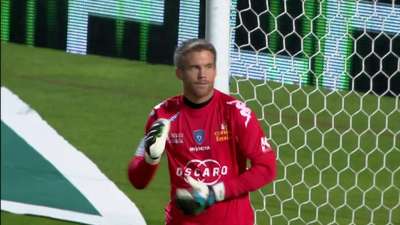 这队的高位逼抢太窒息了（这支球队的前场压迫让人喘不过气）