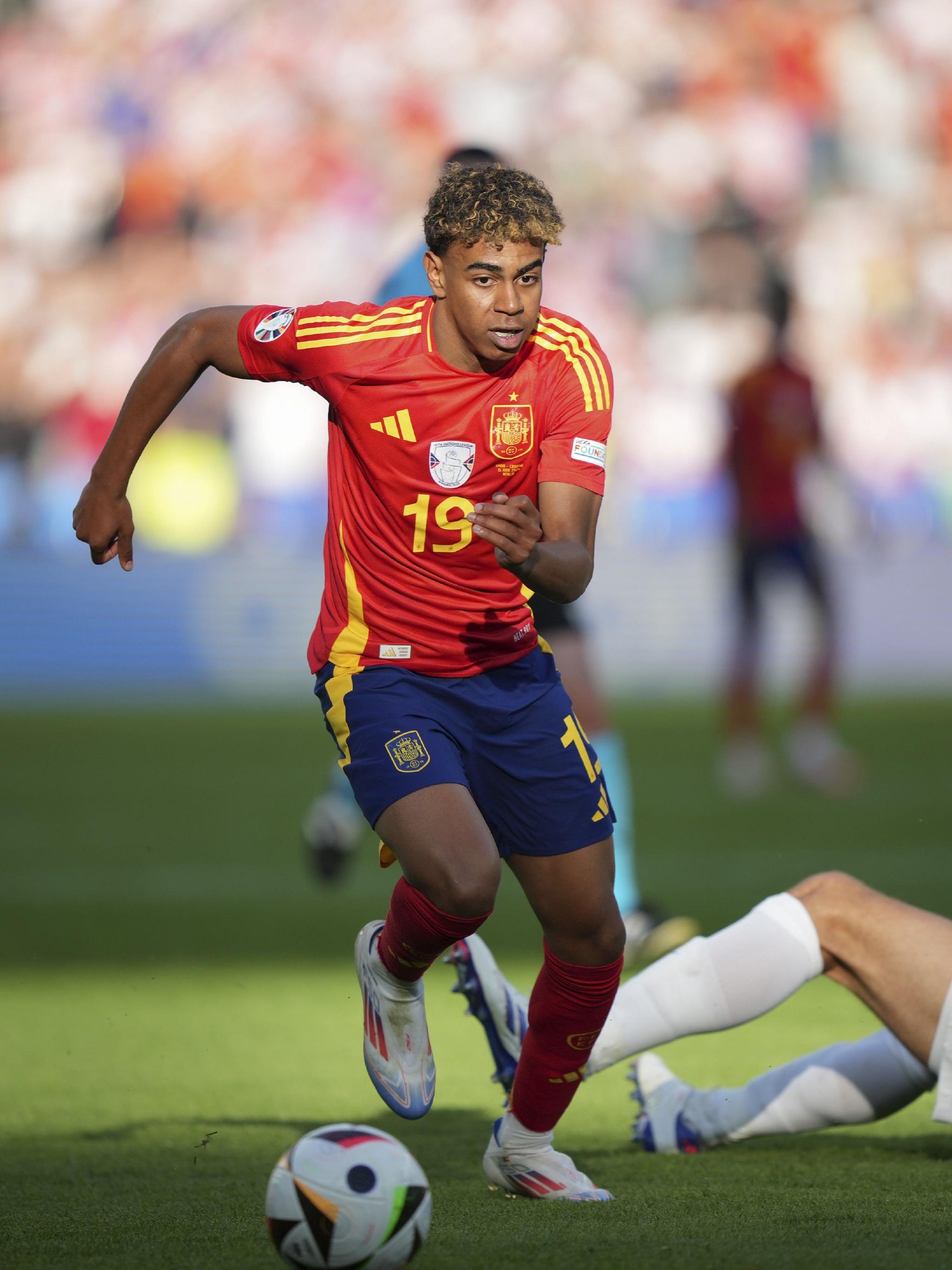 国米大战利物浦，巴萨PK法鹰，参与截图预测今夜欧冠的比分（国米迎战利物浦，巴萨对决法鹰，晒截图参与预测今夜欧冠比分）