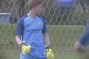 范佩西：温格是我的足球教父；弗格森的管理能力让人惊叹（范佩西：温格是我足球生涯的导师，弗格森的管理才华令人叹服）