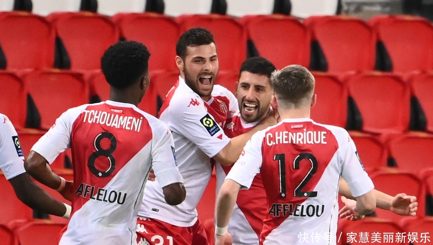 巴萨梅西进球助球队领先皇家社会（梅西破门助巴萨暂领先皇家社会）